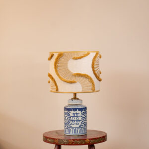 Lior lampenset met gouden Aurora kap en blauw-witte Lian voet. EMMS Studio