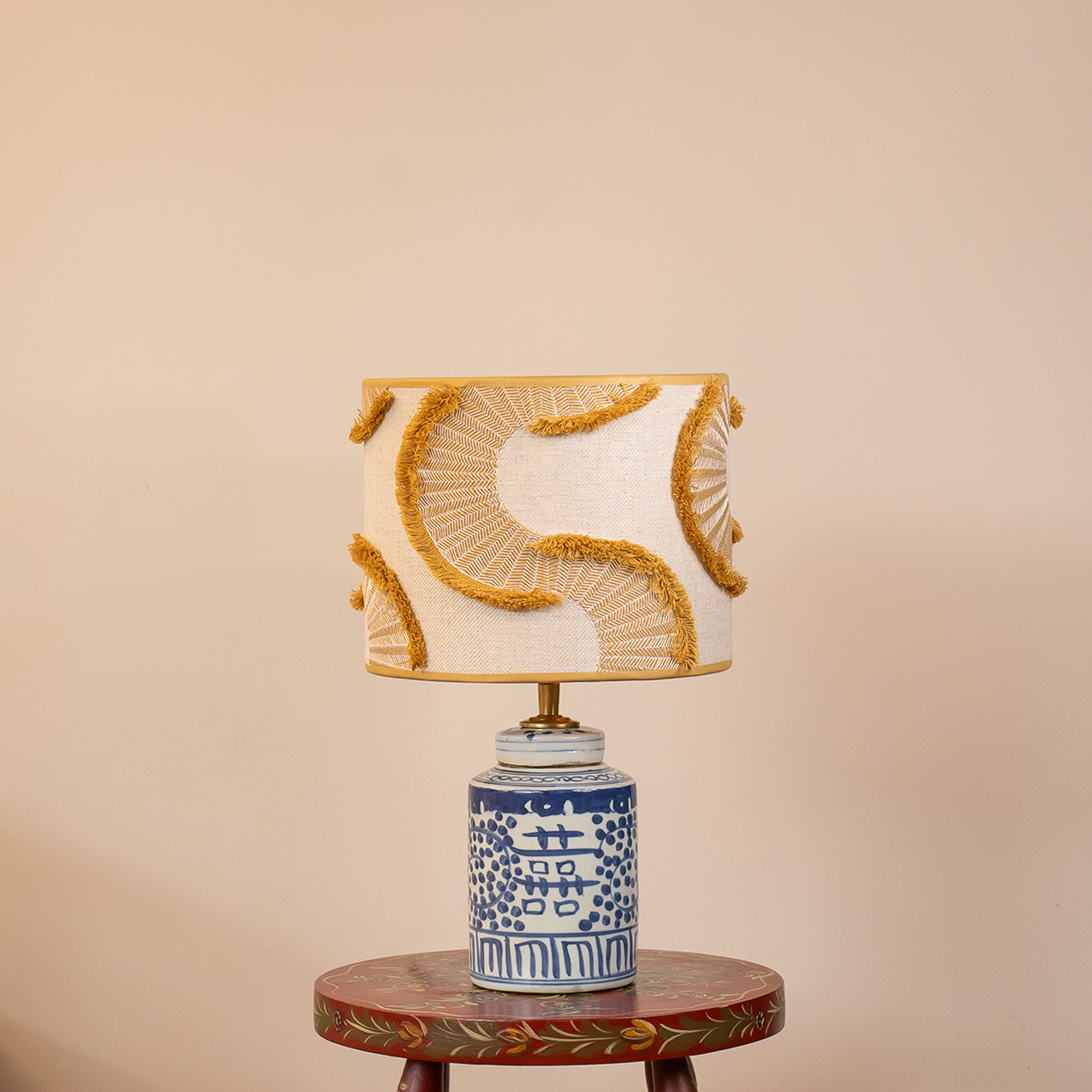 Lior lampenset met gouden Aurora kap en blauw-witte Lian voet. EMMS Studio