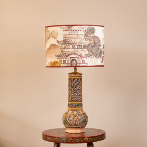 Red Sand lampenset met natuurlijke Kumo kap en terracotta Ravi voet. EMMS Studio