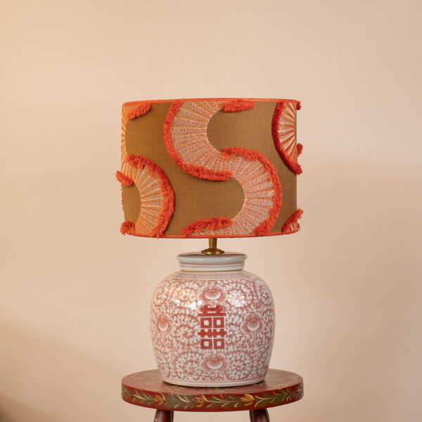 Rouvelle lampenset met Aurora Red kap en Sakura voet. EMMS Studio