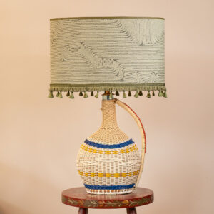Solin lampenset met Manila kap en gevlochten vintage Sol voet. EMMS Studio