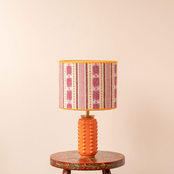 Viva lampenset met kleurrijke Nova kap en oranje Amber Pearl voet. EMMS Studio