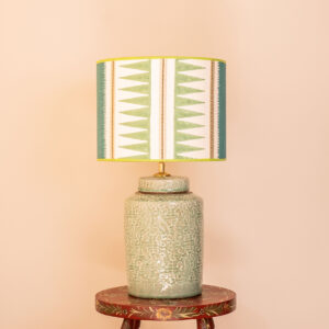 Aveline lampenset met Santori kap en lichtgroene Serana voet. EMMS Studio