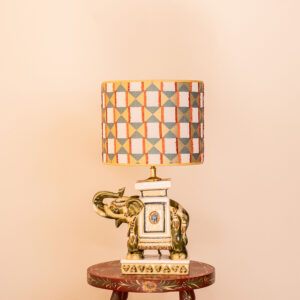 Celestine lampenset met Lizzy kap en Ollie 4 porseleinen voet. EMMS Studio