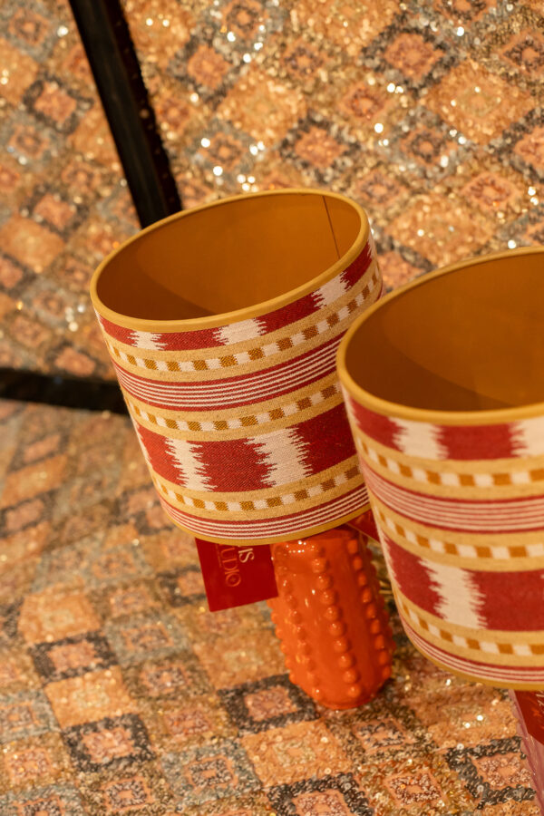 Lamp Amber Pearl en Lyra EMMS Studio sfeer