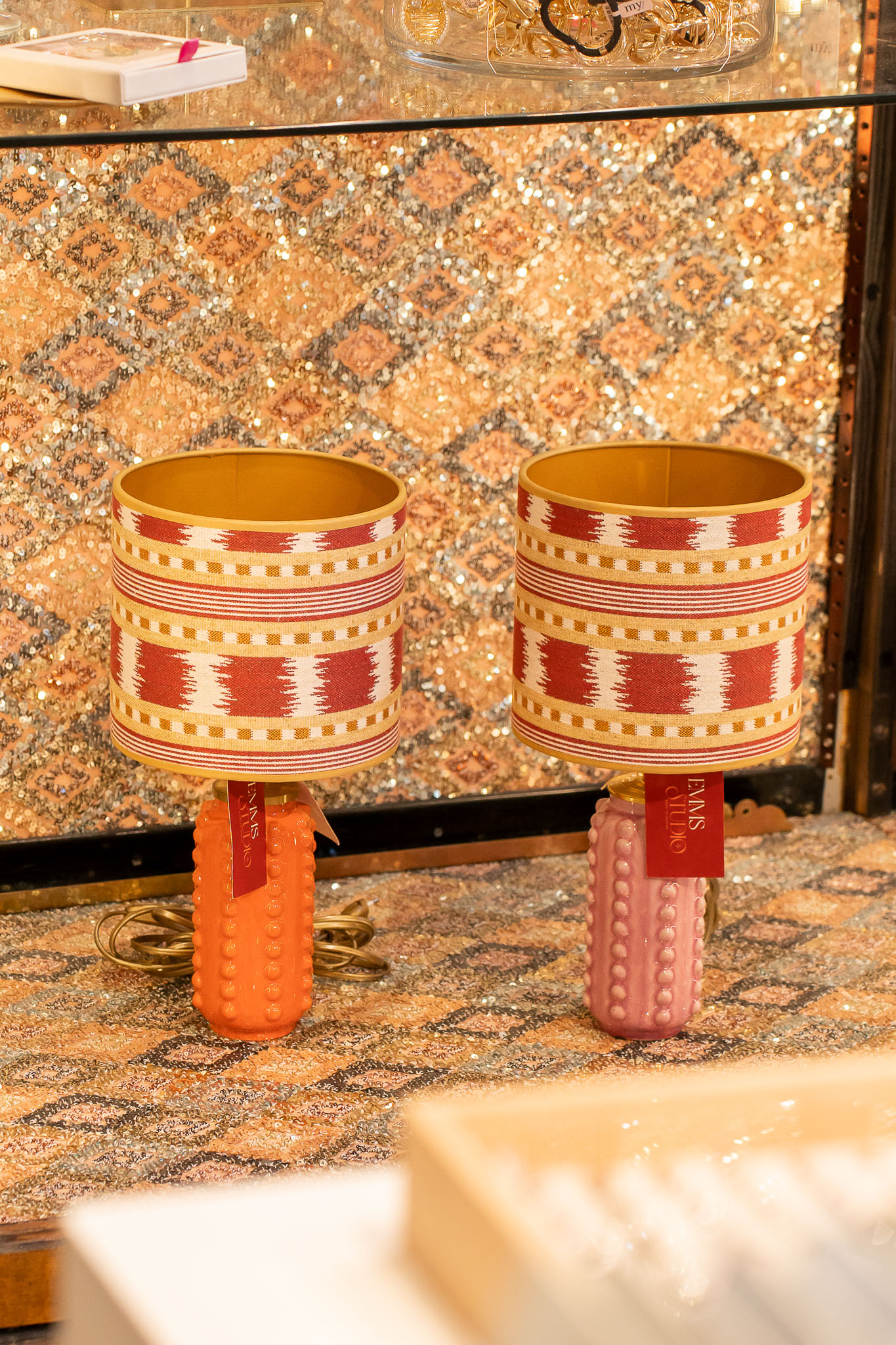 Lamp Amber Pearl en Lyra EMMS Studio sfeer