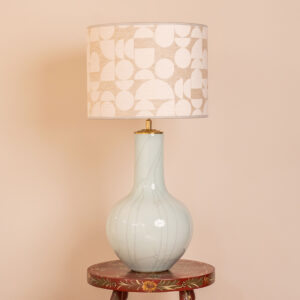 Norel lampenset met Nura kap en Breeze voet. EMMS Studio