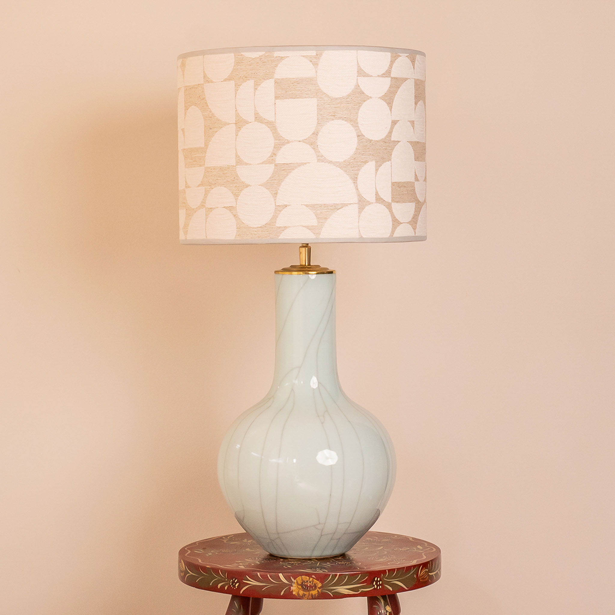 Norel lampenset met Nura kap en Breeze voet. EMMS Studio