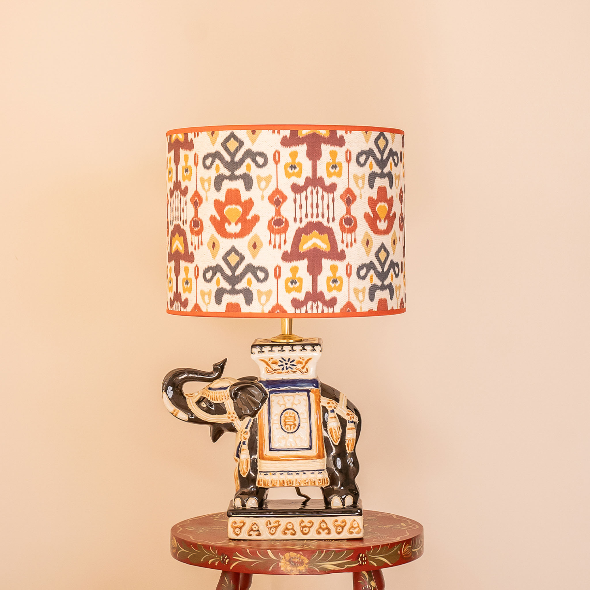 Solvar lampenset met Nami kap en handbeschilderde Ollie 5 voet. EMMS Studio